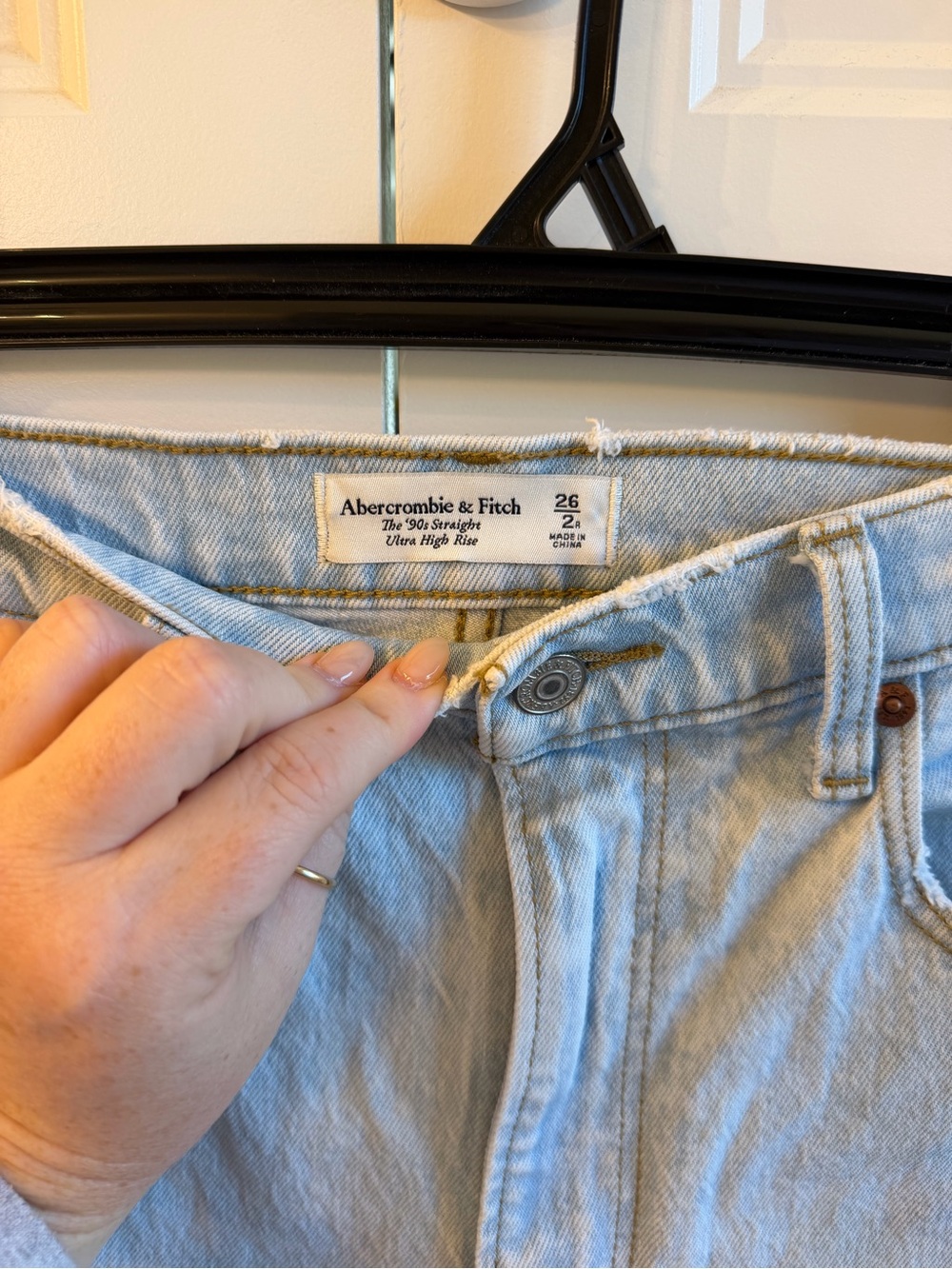 Abercrombie 90s Straight Ultra High Rise Jeans Size 26 Light Wash